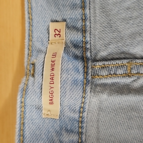 NWT Levi's Baggy Dad Wide Leg Lightwash womans jeans 32x32 - Picture 9 of 14